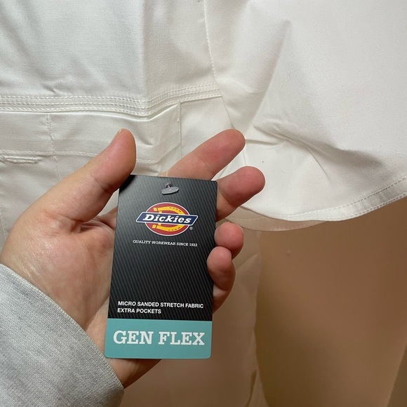 ✨NWT Dickies White V-Neck Scrub Top Size L #A1 - Picture 5 of 9